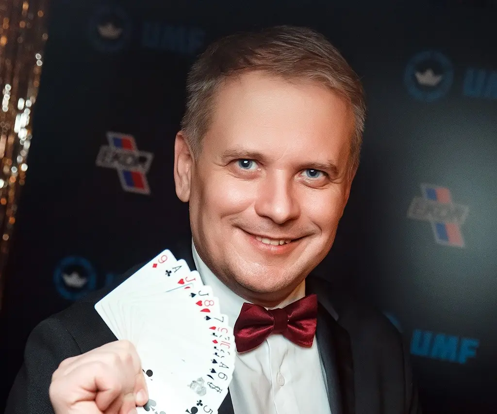 Фокусник Дмитрий Козырев назвал три простых фокуса, которые сможет повторить каждый - Блог Otmechaem.Events